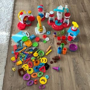 5x Play-Doh sets plus accessories
